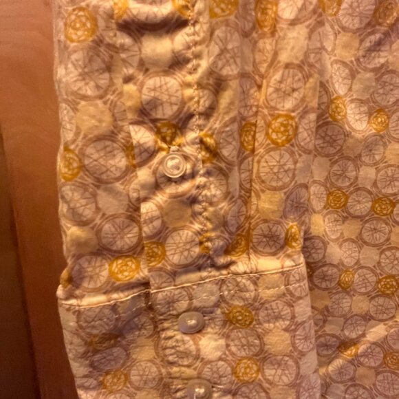 Gap buttoned down long sleeve blouse - Picture 8 of 8